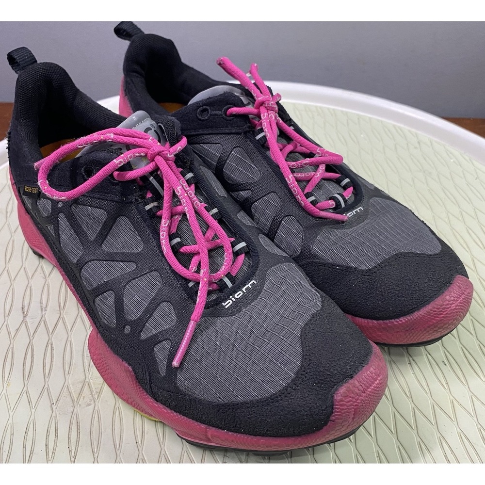Ecco Biom Women GORE TEX Athletic Trail Running Sneakers Black & Pink 38/7-7.5